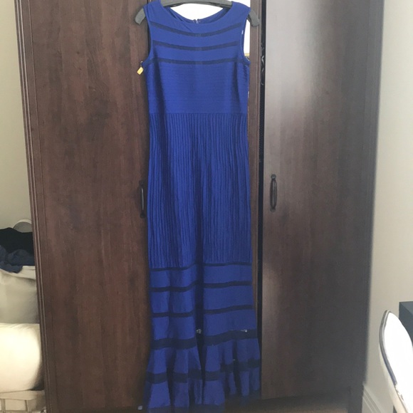 TADASHI SHOJI Gown - Picture 2 of 6